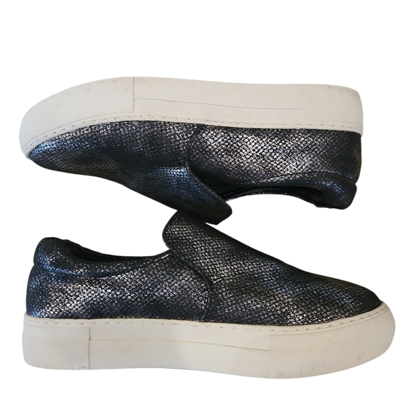 J/Slides SZ 8.5 Cleo Slip On Pewter Scaled Fashion Comfort Sneaker - Picture 4 of 9